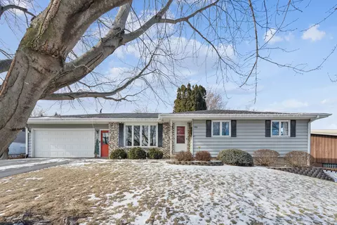 302 Baker St, Fulton, IL 61252