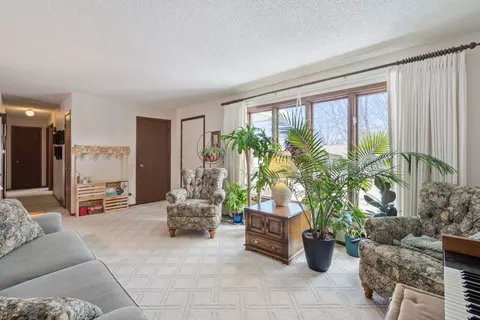 Living - 302 Baker St, Fulton, IL 61252 photo 2 of 2
