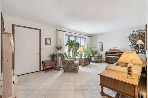 Living - 302 Baker St, Fulton, IL 61252 photo 1 of 2