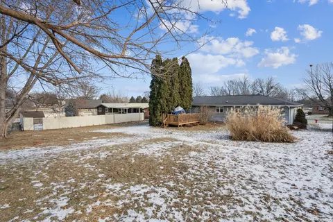 Exterior - 302 Baker St, Fulton, IL 61252 photo 4 of 4