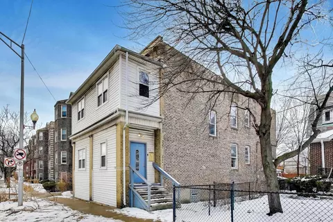 810 S Austin Ave, Oak Park, IL 60302