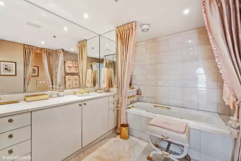 Bath - 100 E Huron St #3705, Chicago, IL 60611 photo 2 of 4