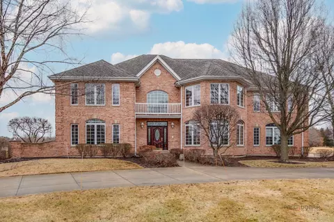 37181 N Fox Hill Dr, Wadsworth, IL 60083