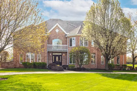 37181 N Fox Hill Dr, Wadsworth, IL 60083