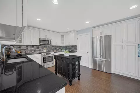 Kitchen - 4951 W Cardinal Ct, Monee, IL 60449 photo 2 of 3