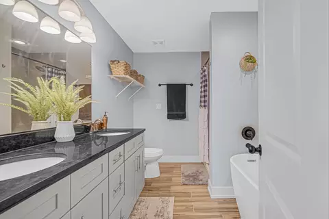 Bath - 4951 W Cardinal Ct, Monee, IL 60449 photo 1 of 4