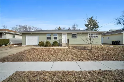 15 Brookwood Dr, Normal, IL 61761
