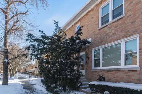 2753 W Rascher Ave, Chicago, IL 60625