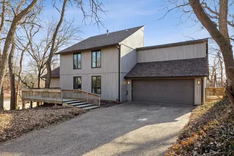 1005 Canterbury Ct, Davenport, IA 52806