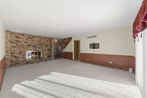 Living - 524 Meadow Ln, Beecher, IL 60401 photo 3 of 5