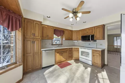 Kitchen - 524 Meadow Ln, Beecher, IL 60401 photo 4 of 4