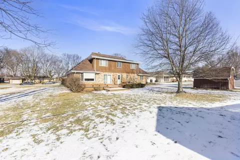 Exterior - 524 Meadow Ln, Beecher, IL 60401 photo 4 of 5
