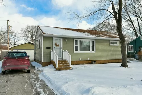 1612 Ferry St, Waukegan, IL 60087