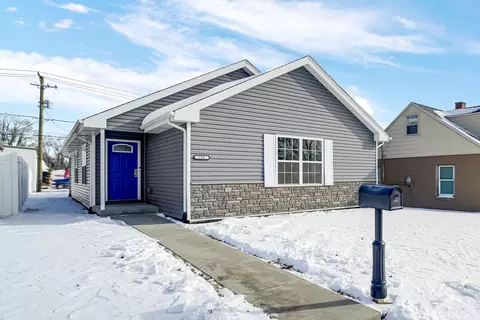 224 N La Salle Ave, Bradley, IL 60915