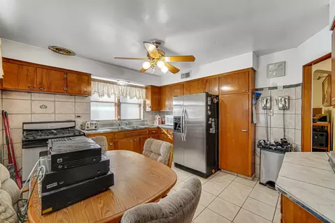 Kitchen - 9806 S Charles St, Chicago, IL 60643 photo 2 of 3