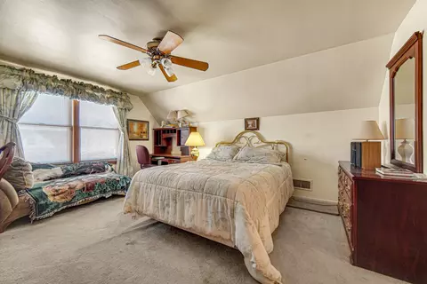 Bedroom - 9806 S Charles St, Chicago, IL 60643 photo 1 of 4