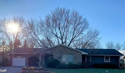 712 Kelley Dr, Rochelle, IL 61068