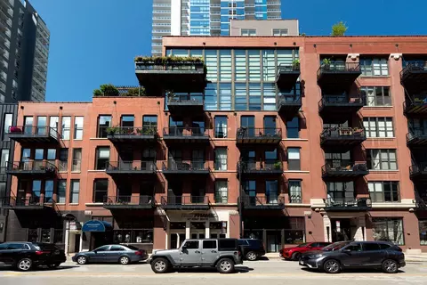 300 W Grand Ave #209, Chicago, IL 60654