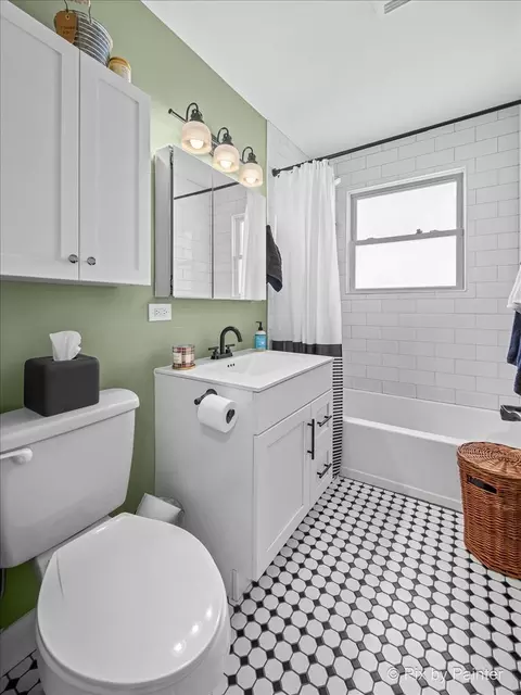 Bath - 3712 Jay Ln, Rolling Meadows, IL 60008 photo 2 of 2