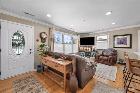 Entry Way - 3712 Jay Ln, Rolling Meadows, IL 60008 photo 1 of 1