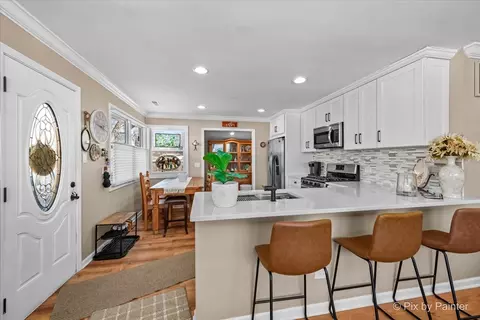 Kitchen - 3712 Jay Ln, Rolling Meadows, IL 60008 photo 1 of 3