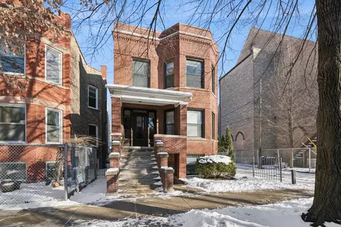 1049 N Oakley Blvd, Chicago, IL 60622