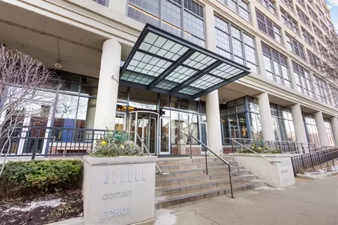 900 N Kingsbury St #1071, Chicago, IL 60610