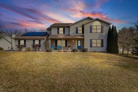 206 S Fox Run Dr, Mahomet, IL 61853