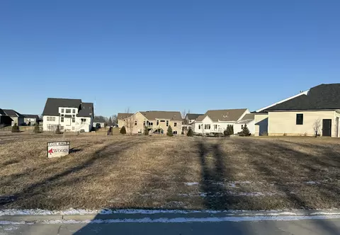 237 Mason Dr, Riverdale, IA 52722