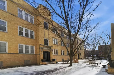 1334 W Estes Ave #3S, Chicago, IL 60626