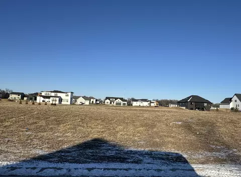 249 Mason Dr, Riverdale, IA 52722