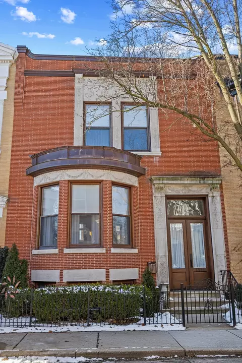 3818 N Alta Vista Ter, Chicago, IL 60613