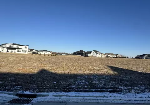 277 Mason Dr, Riverdale, IA 52722