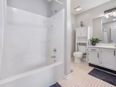Bath - 304 Nautical Way #D, Elgin, IL 60123 photo 1 of 3