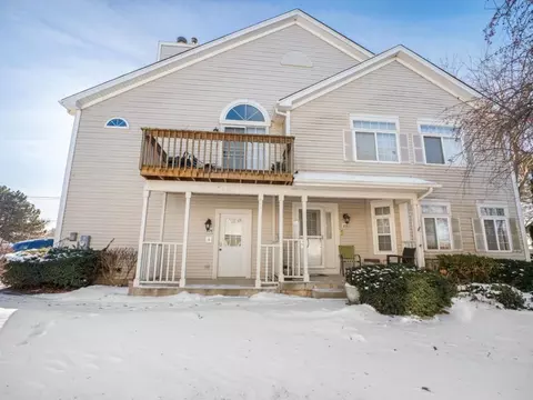 Exterior - 304 Nautical Way #D, Elgin, IL 60123 photo 1 of 3