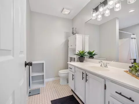 Bath - 304 Nautical Way #D, Elgin, IL 60123 photo 3 of 3