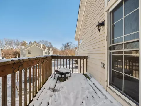Exterior - 304 Nautical Way #D, Elgin, IL 60123 photo 2 of 3