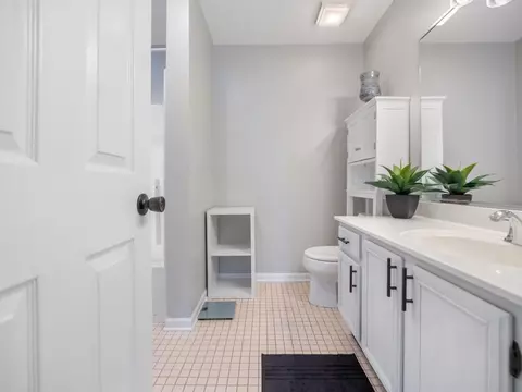 Bath - 304 Nautical Way #D, Elgin, IL 60123 photo 2 of 3