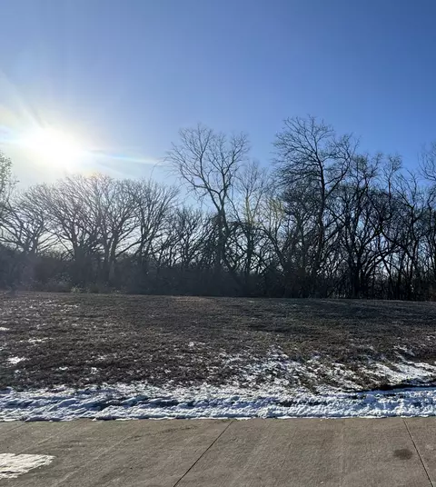 296 Mason Dr, Riverdale, IA 52722