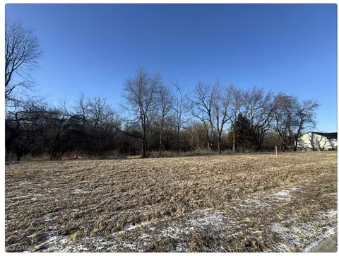 416 Mason Dr, Riverdale, IA 52722