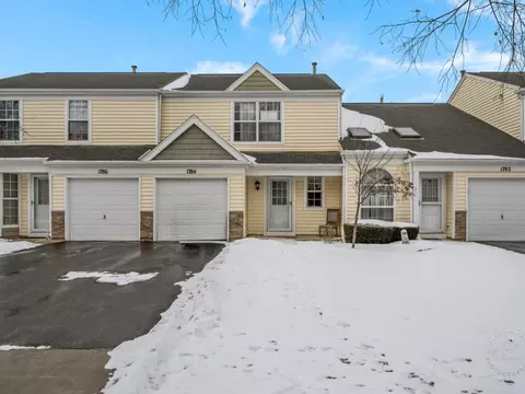 1784 College Green Dr, Elgin, IL 60123