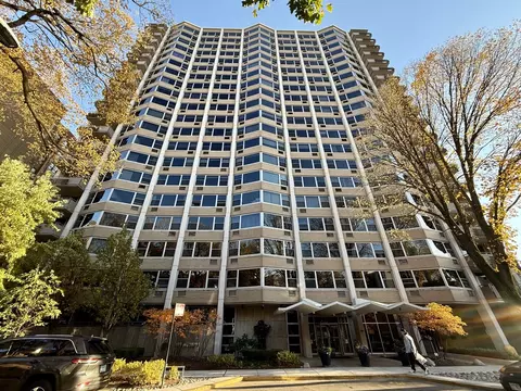 555 W Cornelia Ave #1204, Chicago, IL 60657