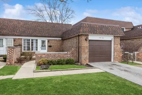 17 W761 14th St, Villa Park, IL 60181