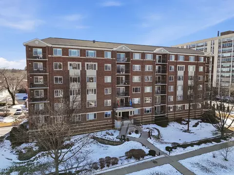 31 E Grove St #501, Lombard, IL 60148
