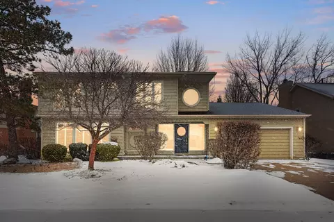 1430 Country Ln, Deerfield, IL 60015