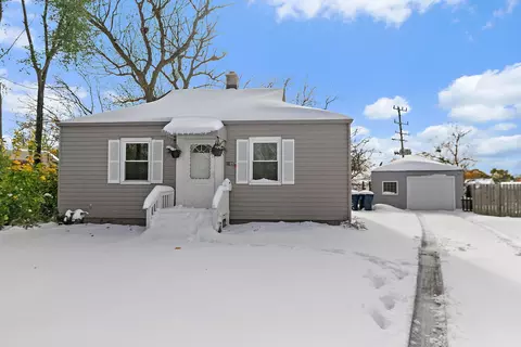 1105 Woodlawn Cir, Waukegan, IL 60085