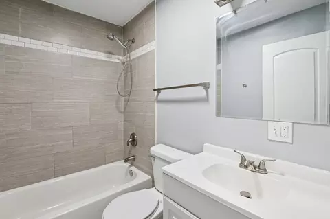 Bath - 16259 Laflin Ave, Markham, IL 60428 photo 1 of 2