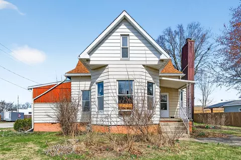 906 Peoria St, Lincoln, IL 62656