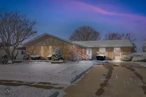 817 Stonewall Dr, Bourbonnais, IL 60914