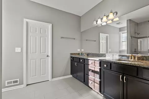 Bath - 428 E Frontier Dr, Minooka, IL 60447 photo 2 of 4